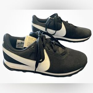 Nike A03166-002 Black Suede White Swoosh Shoes Sneakers Womanʻs Size 6.5